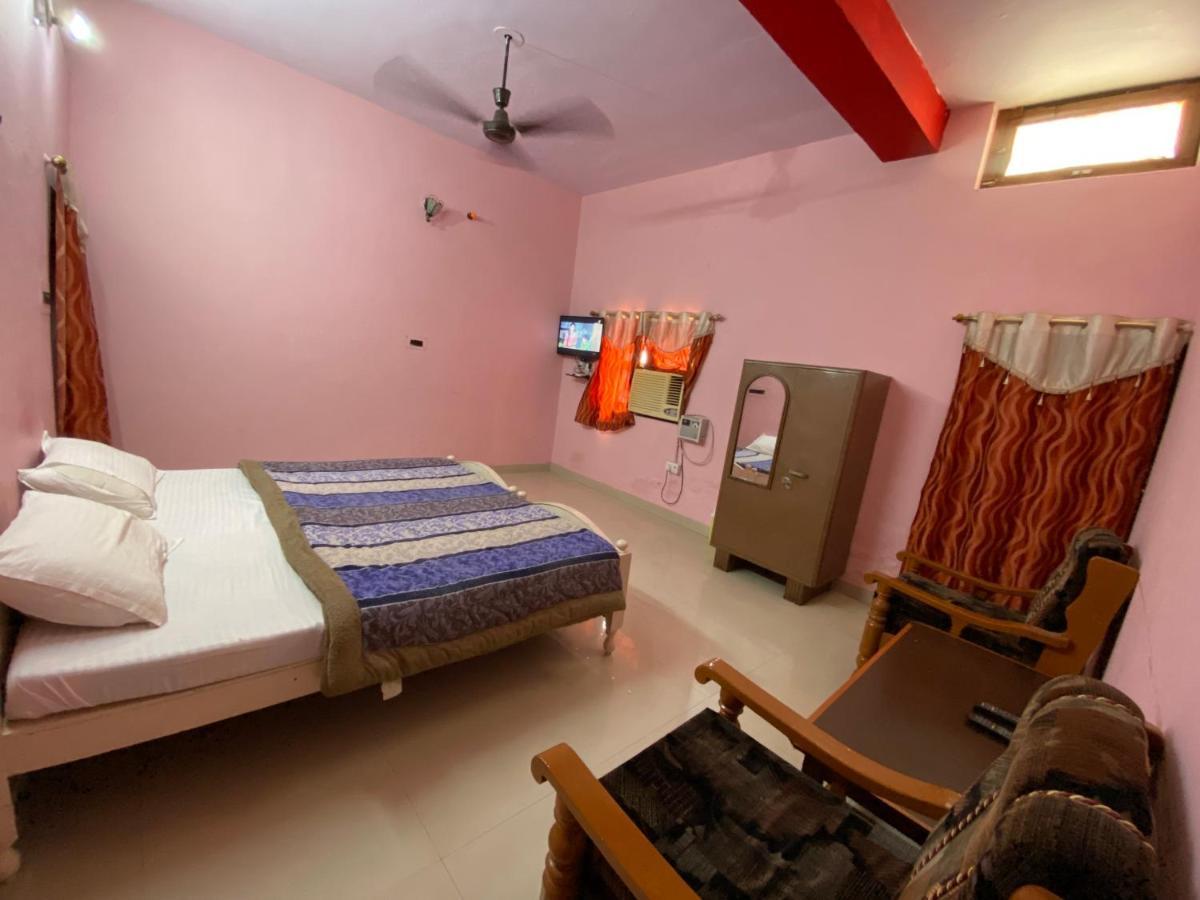 Hotel Shri Mahant Orchha 5 Mint Walking From Ram Raja Temple Экстерьер фото