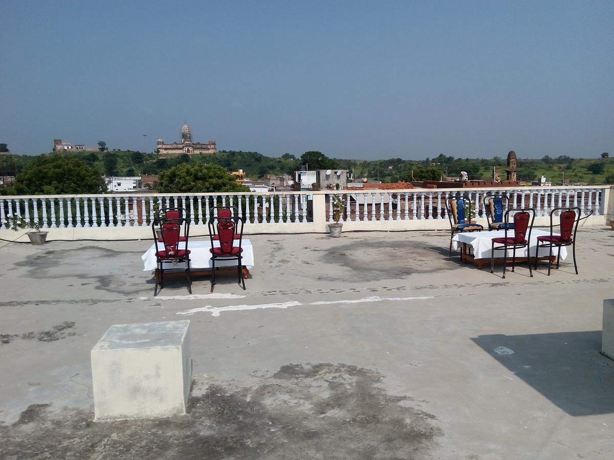 Hotel Shri Mahant Orchha 5 Mint Walking From Ram Raja Temple Экстерьер фото